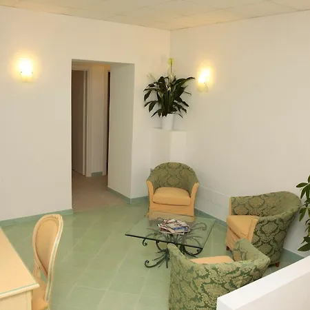 Ξενοδοχείο Paradiso 4*