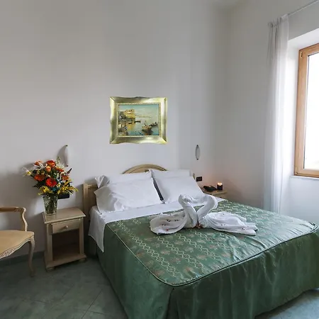 Ξενοδοχείο Paradiso 4*