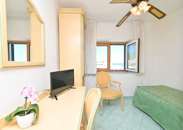Ξενοδοχείο Paradiso 4*